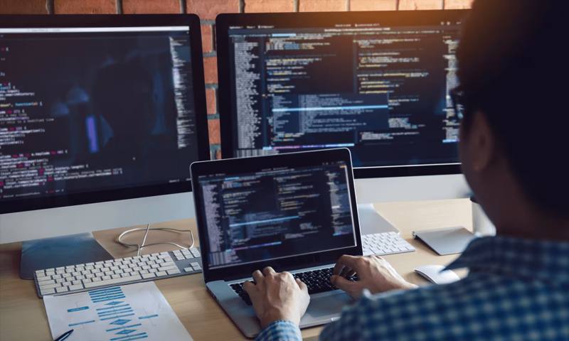 数据科学选型：R与Python如何赋能平安县网站建设？